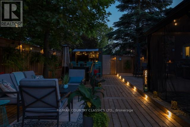 279 Manchester Drive, Newmarket, Ontario  L3Y 6J4 - Photo 2 - N13412796