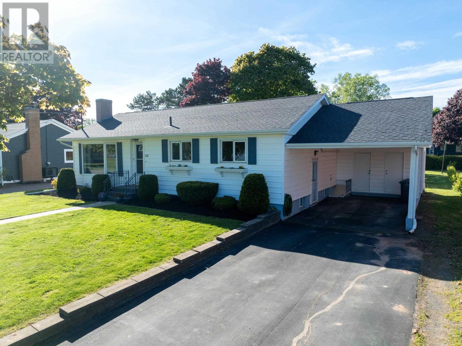 119 Nassau Street, Charlottetown, Prince Edward Island  C1A 2W8 - Photo 3 - 202613481