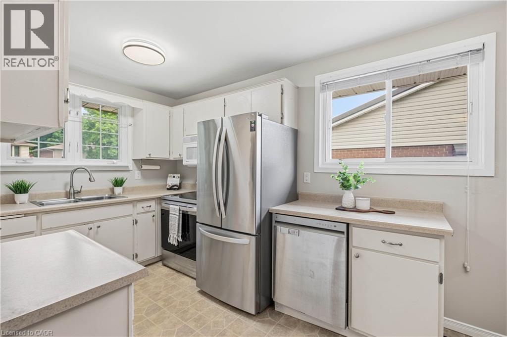 613 Dogwood Lane, Waterloo, Ontario  N2L 4Y2 - Photo 11 - 40837317