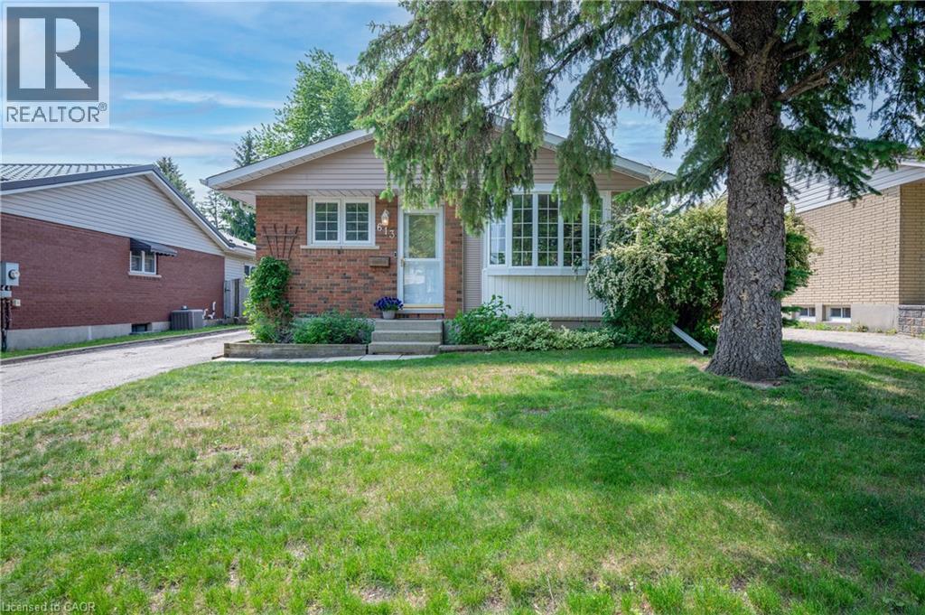 613 Dogwood Lane, Waterloo, Ontario  N2L 4Y2 - Photo 2 - 40837317