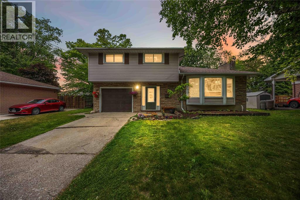 1068 FAIRLANE AVENUE, Sarnia, Ontario