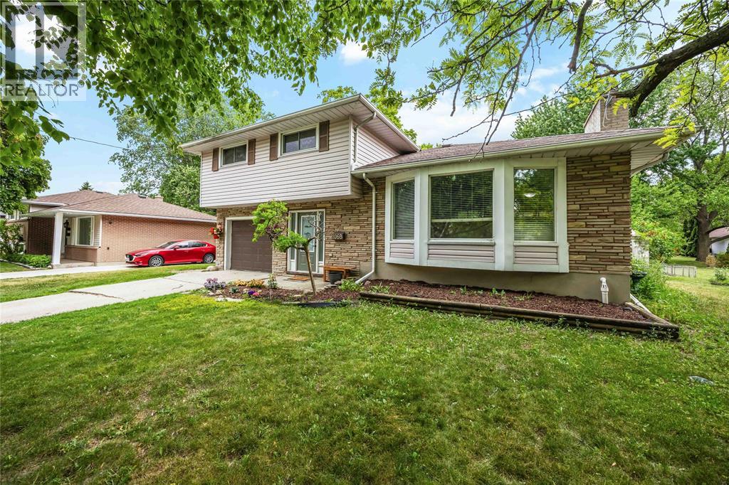 1068 Fairlane Avenue, Sarnia, Ontario  N7S 3J8 - Photo 4 - 26013354