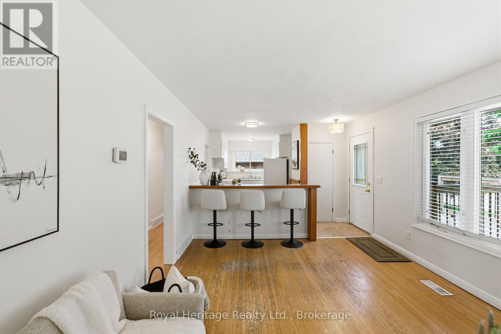 362 Garden Court, Oshawa (Mclaughlin), Ontario  L1J 3E4 - Photo 10 - E13412856