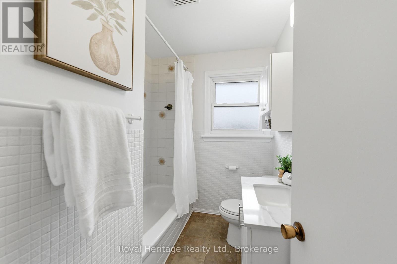 362 Garden Court, Oshawa (Mclaughlin), Ontario  L1J 3E4 - Photo 15 - E13412856