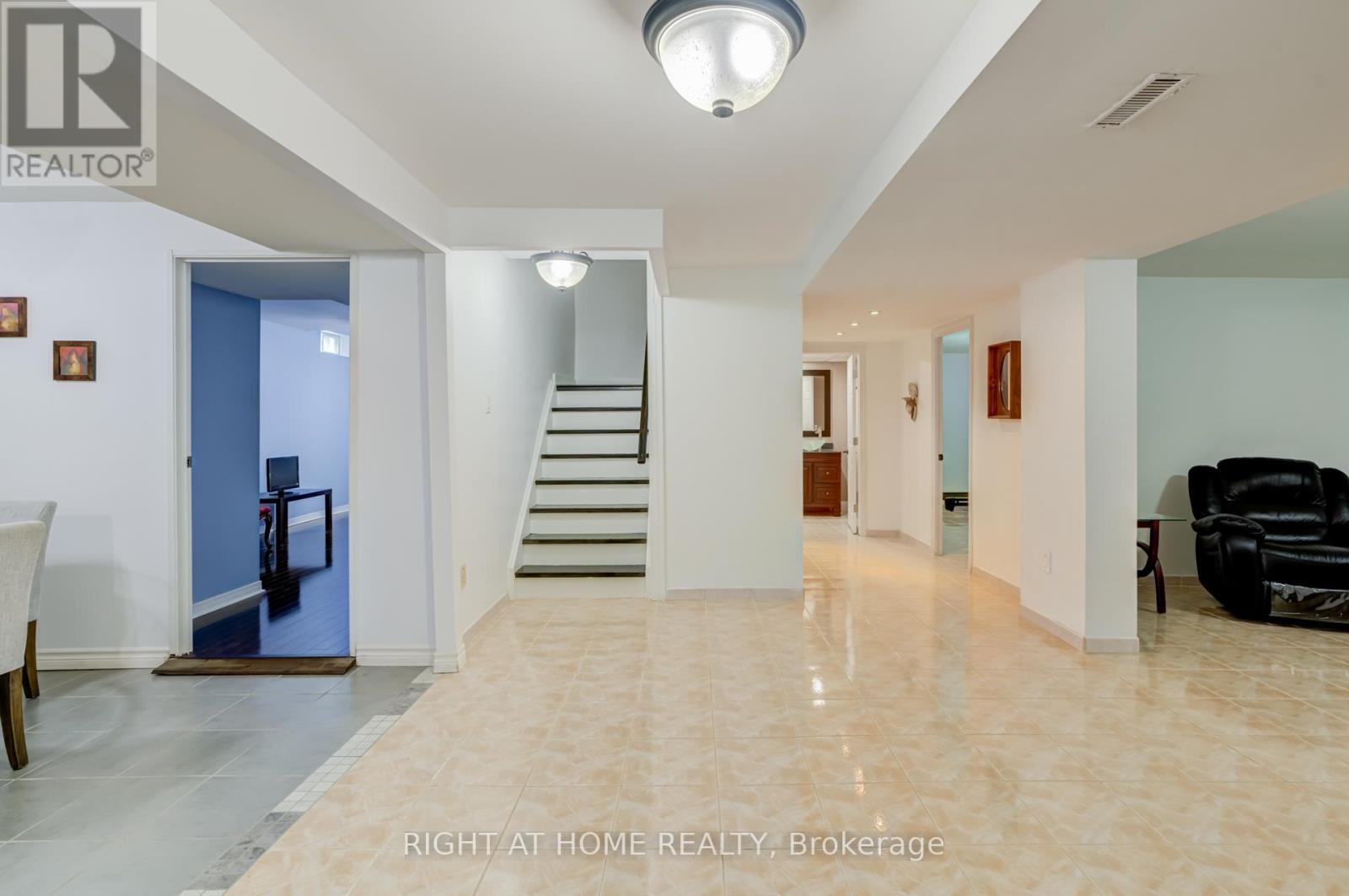 123 Lamp Crescent, Vaughan, Ontario  L4L 6J7 - Photo 27 - N13412770