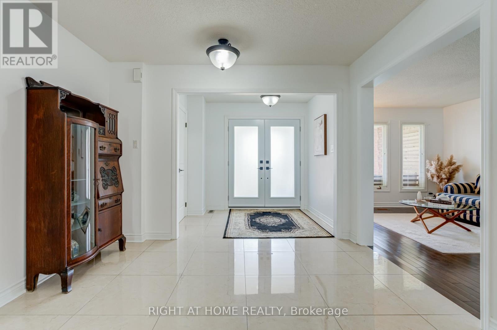 123 Lamp Crescent, Vaughan, Ontario  L4L 6J7 - Photo 3 - N13412770