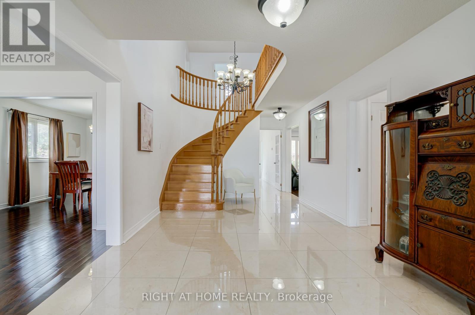 123 Lamp Crescent, Vaughan, Ontario  L4L 6J7 - Photo 4 - N13412770