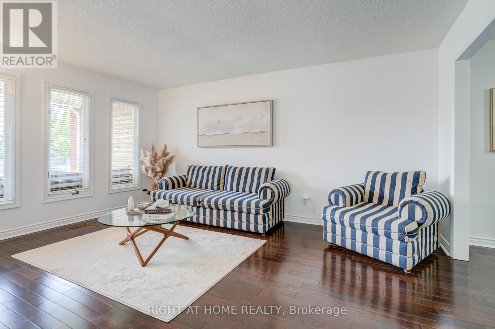 123 Lamp Crescent, Vaughan, Ontario  L4L 6J7 - Photo 5 - N13412770