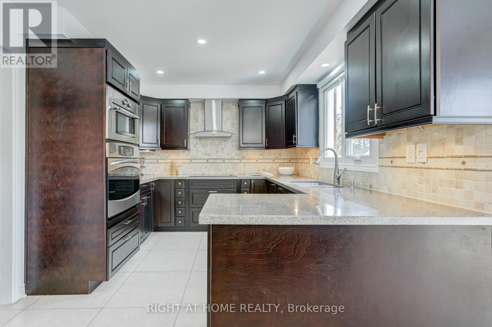 123 Lamp Crescent, Vaughan, Ontario  L4L 6J7 - Photo 7 - N13412770