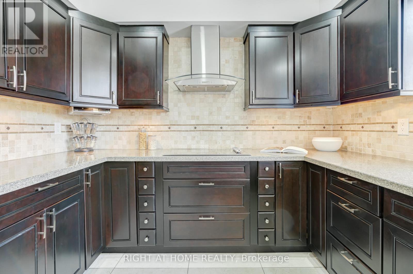 123 Lamp Crescent, Vaughan, Ontario  L4L 6J7 - Photo 8 - N13412770