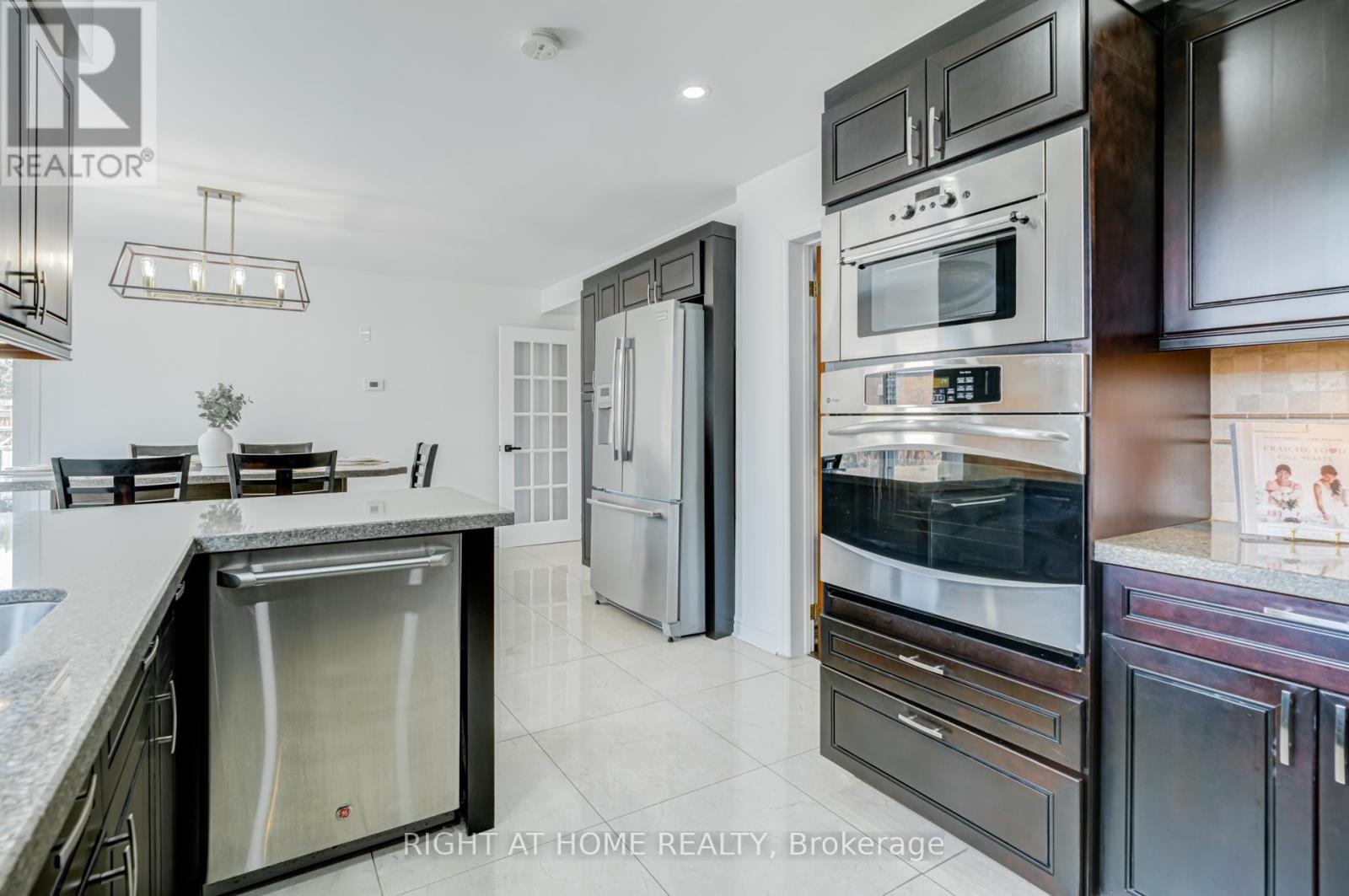 123 Lamp Crescent, Vaughan, Ontario  L4L 6J7 - Photo 9 - N13412770
