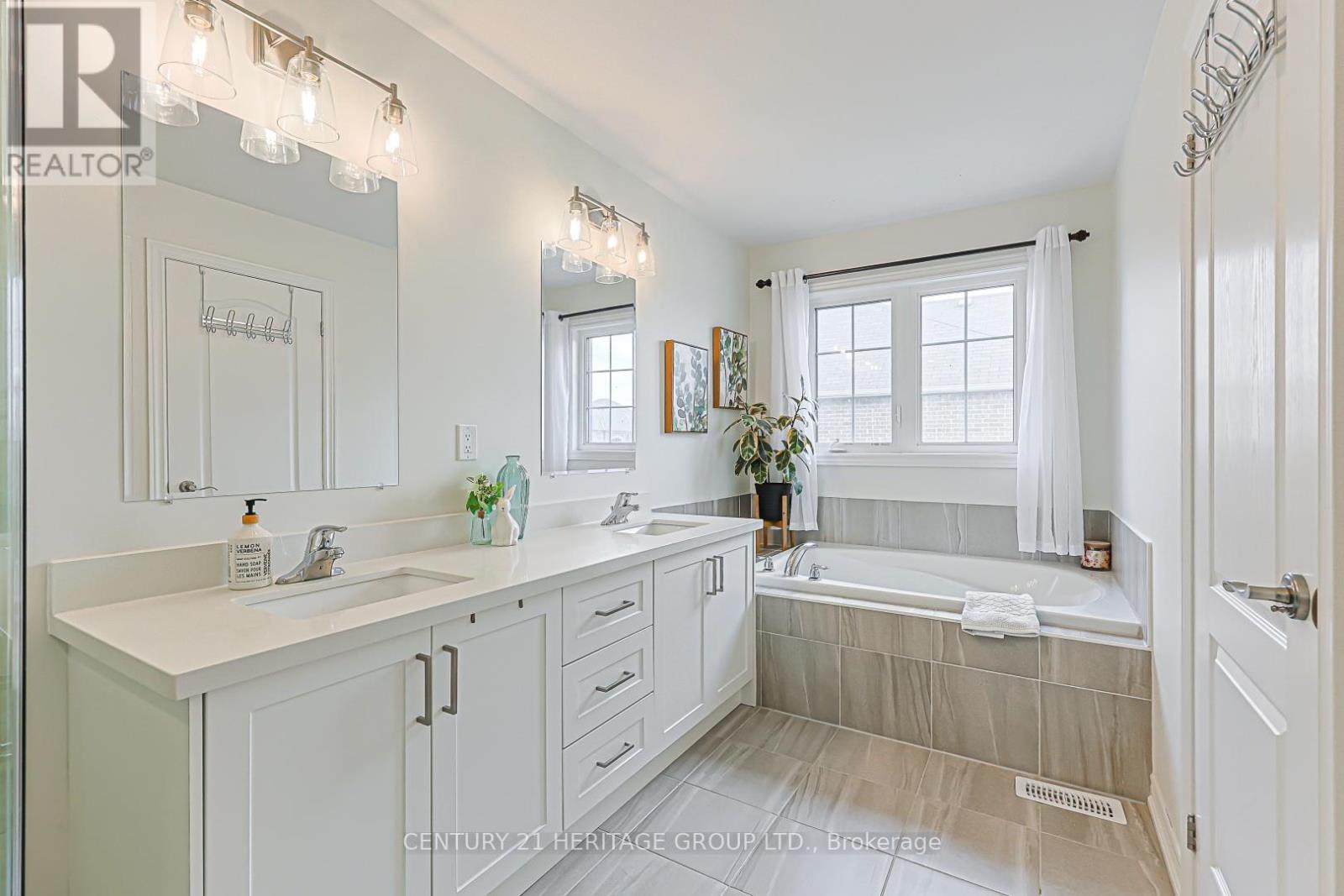 60 Cupples Farm Lane, East Gwillimbury (Mt Albert), Ontario  L0G 1M0 - Photo 24 - N13412800