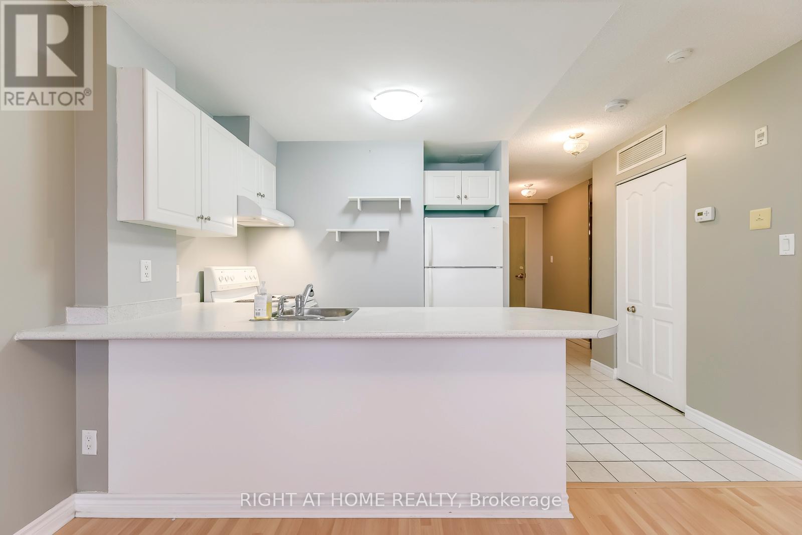 805 - 10 Dayspring Circle, Brampton, Ontario  L6P 1B9 - Photo 10 - W13412850