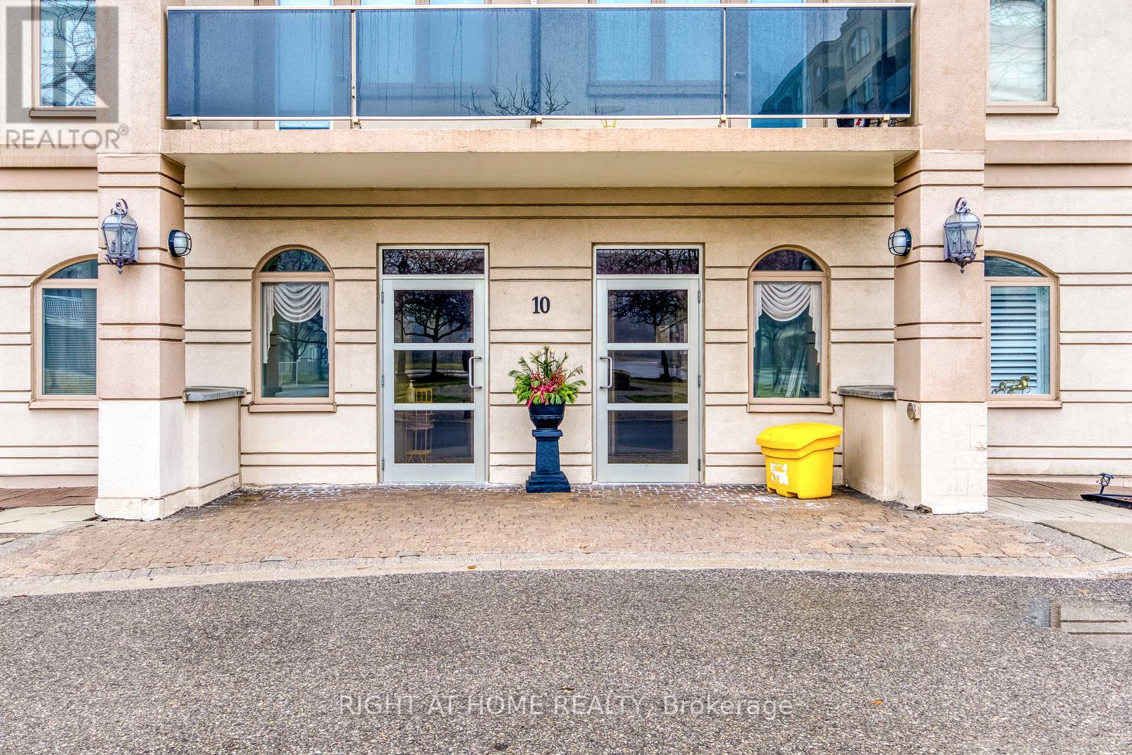 805 - 10 Dayspring Circle, Brampton, Ontario  L6P 1B9 - Photo 2 - W13412850