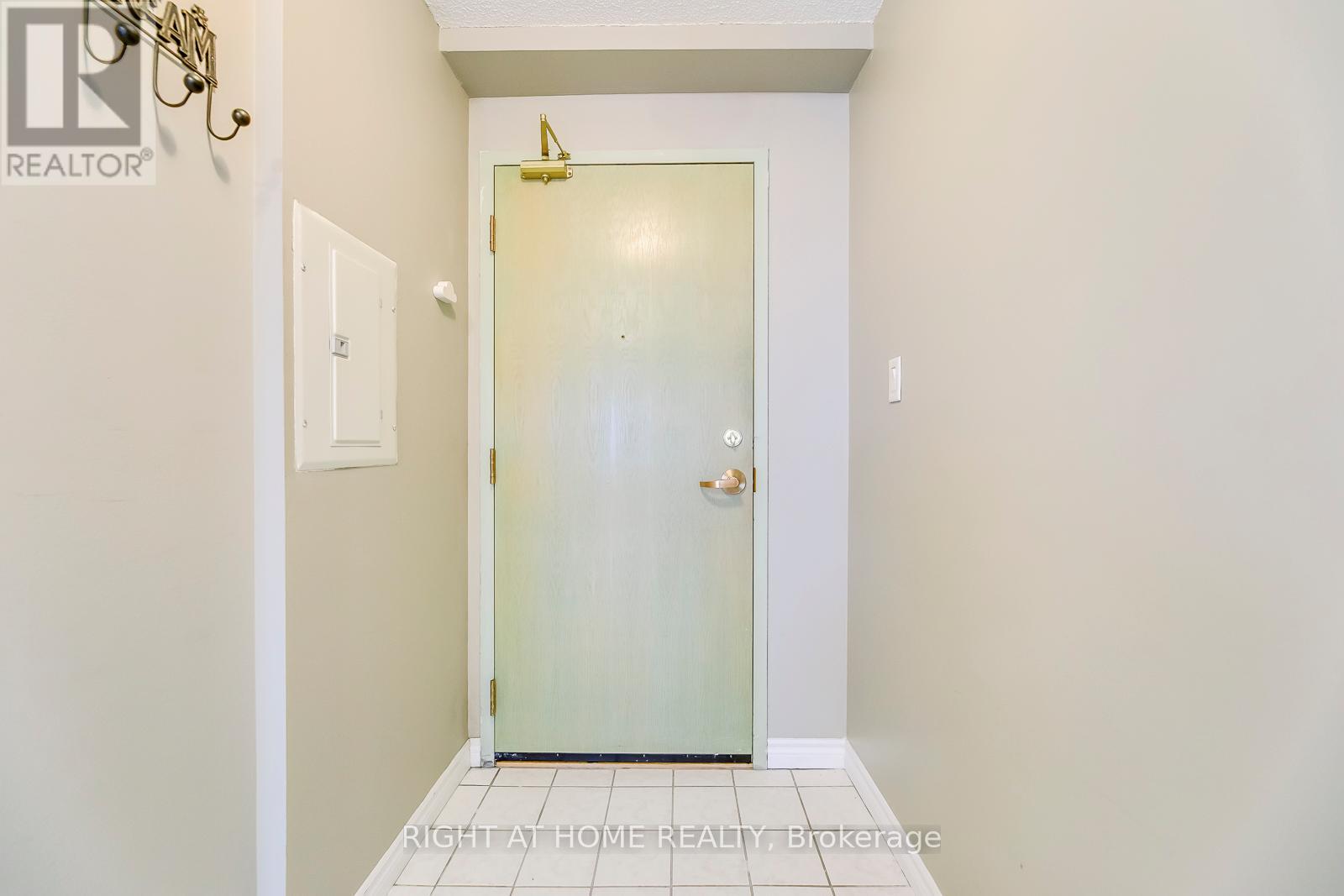805 - 10 Dayspring Circle, Brampton, Ontario  L6P 1B9 - Photo 4 - W13412850