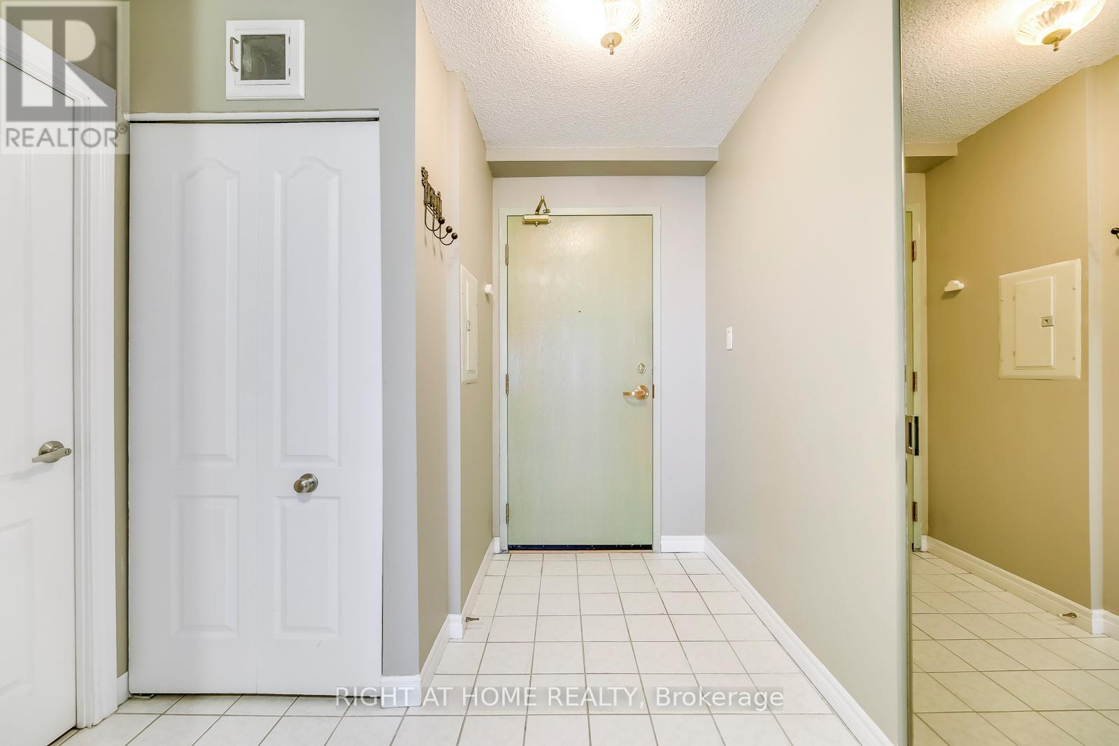 805 - 10 Dayspring Circle, Brampton, Ontario  L6P 1B9 - Photo 5 - W13412850