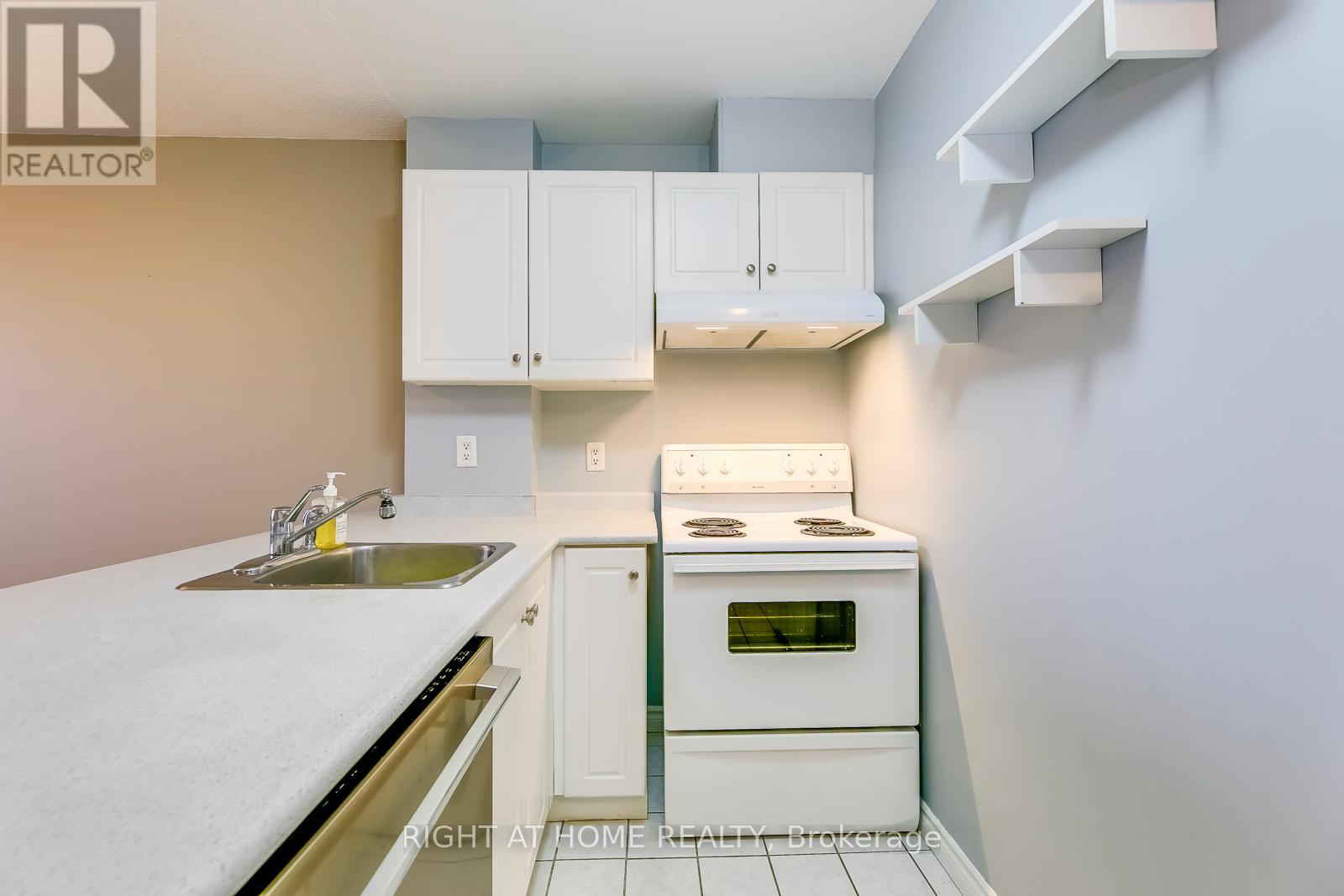 805 - 10 Dayspring Circle, Brampton, Ontario  L6P 1B9 - Photo 8 - W13412850