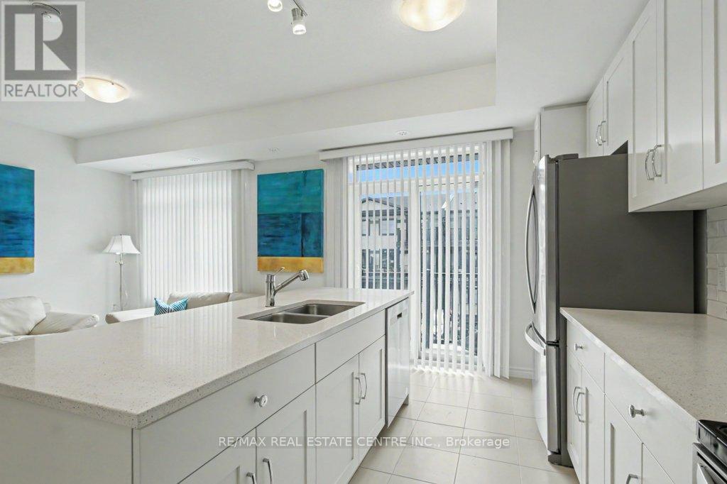 53 Lomond Lane, Kitchener, Ontario  N2R 0T6 - Photo 2 - X13412848