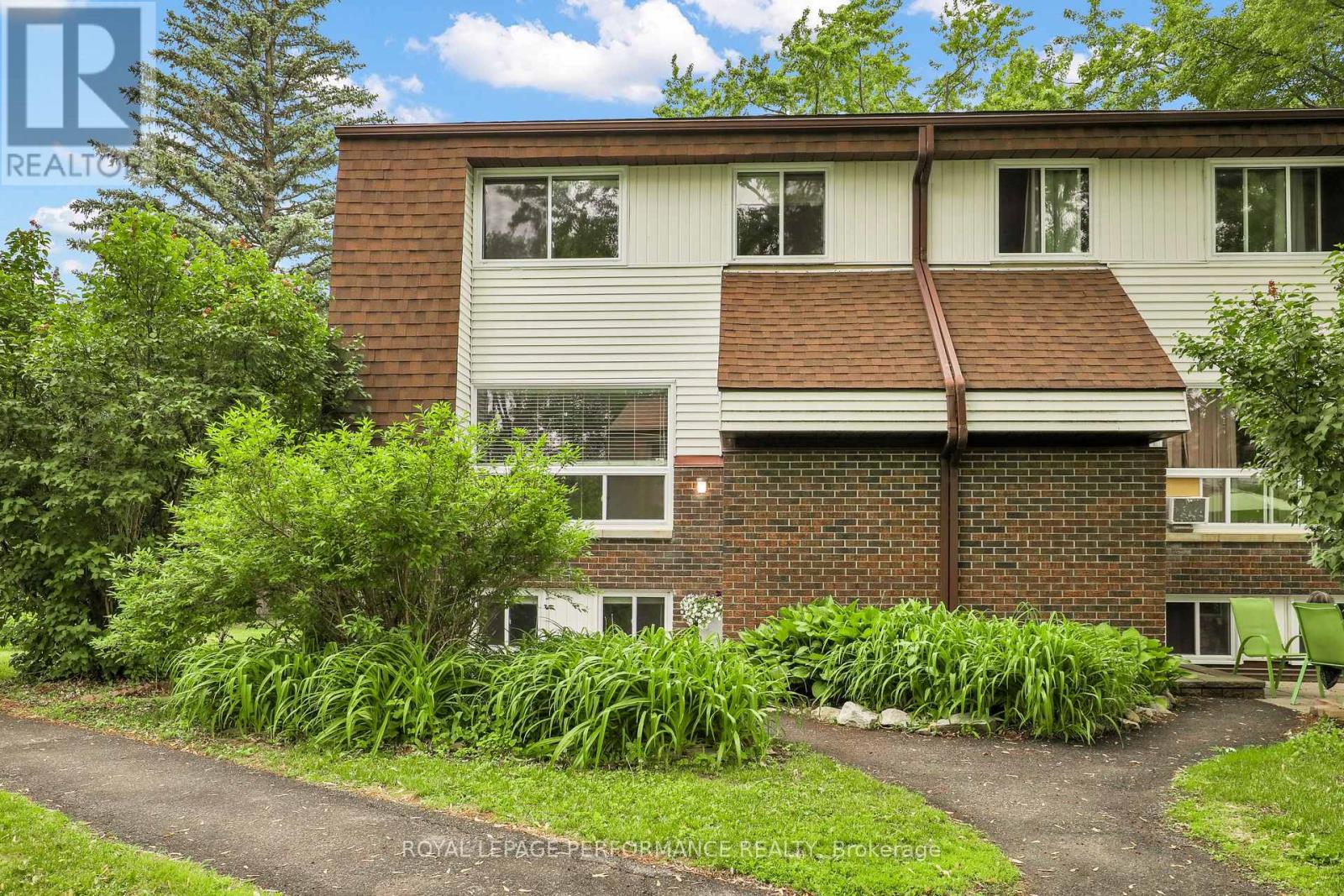 8d Lovell Lane, Ottawa, Ontario  K2H 9B6 - Photo 2 - X12823040
