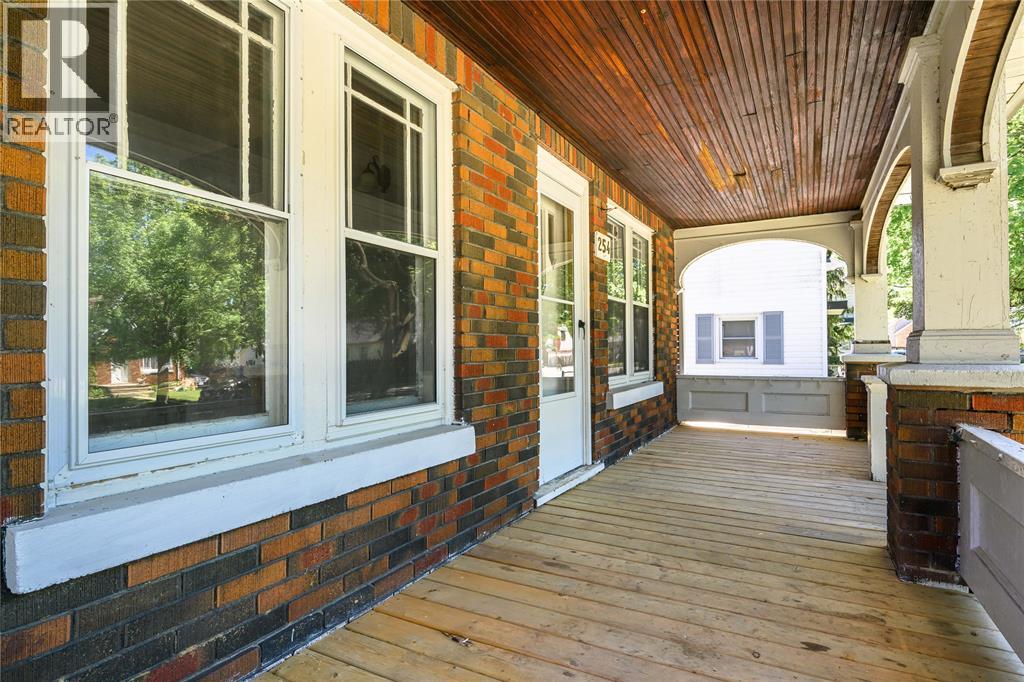 254 Shepherd Street, Sarnia photo 2
