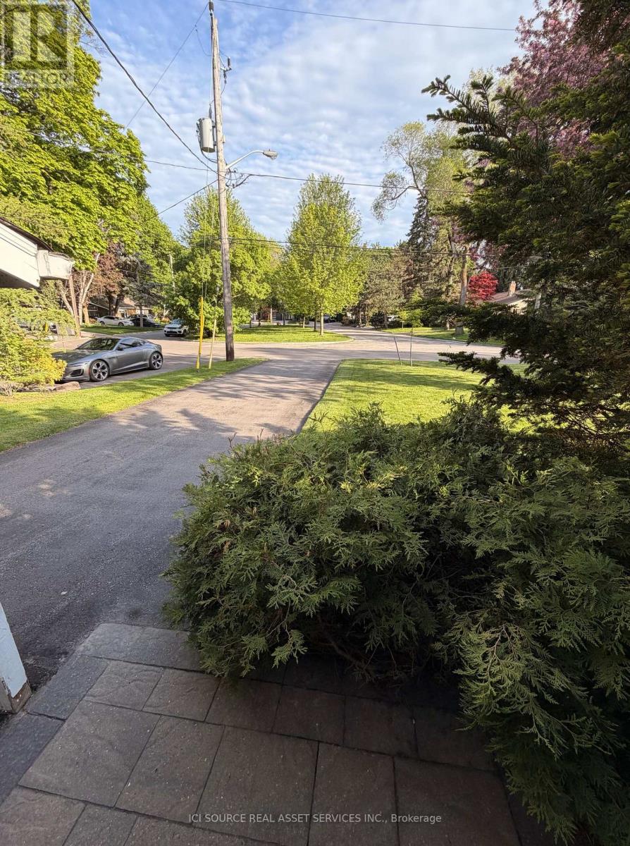 203 Three Valleys Drive, Toronto, Ontario  M3A 3L7 - Photo 2 - C13412916