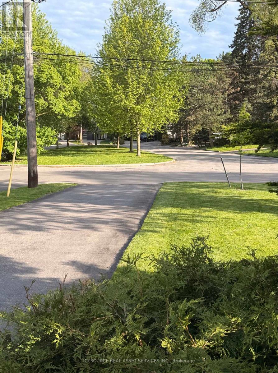 203 Three Valleys Drive, Toronto, Ontario  M3A 3L7 - Photo 3 - C13412916