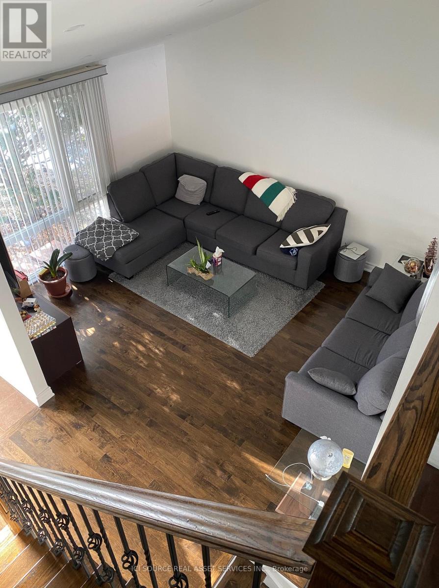 203 Three Valleys Drive, Toronto, Ontario  M3A 3L7 - Photo 4 - C13412916