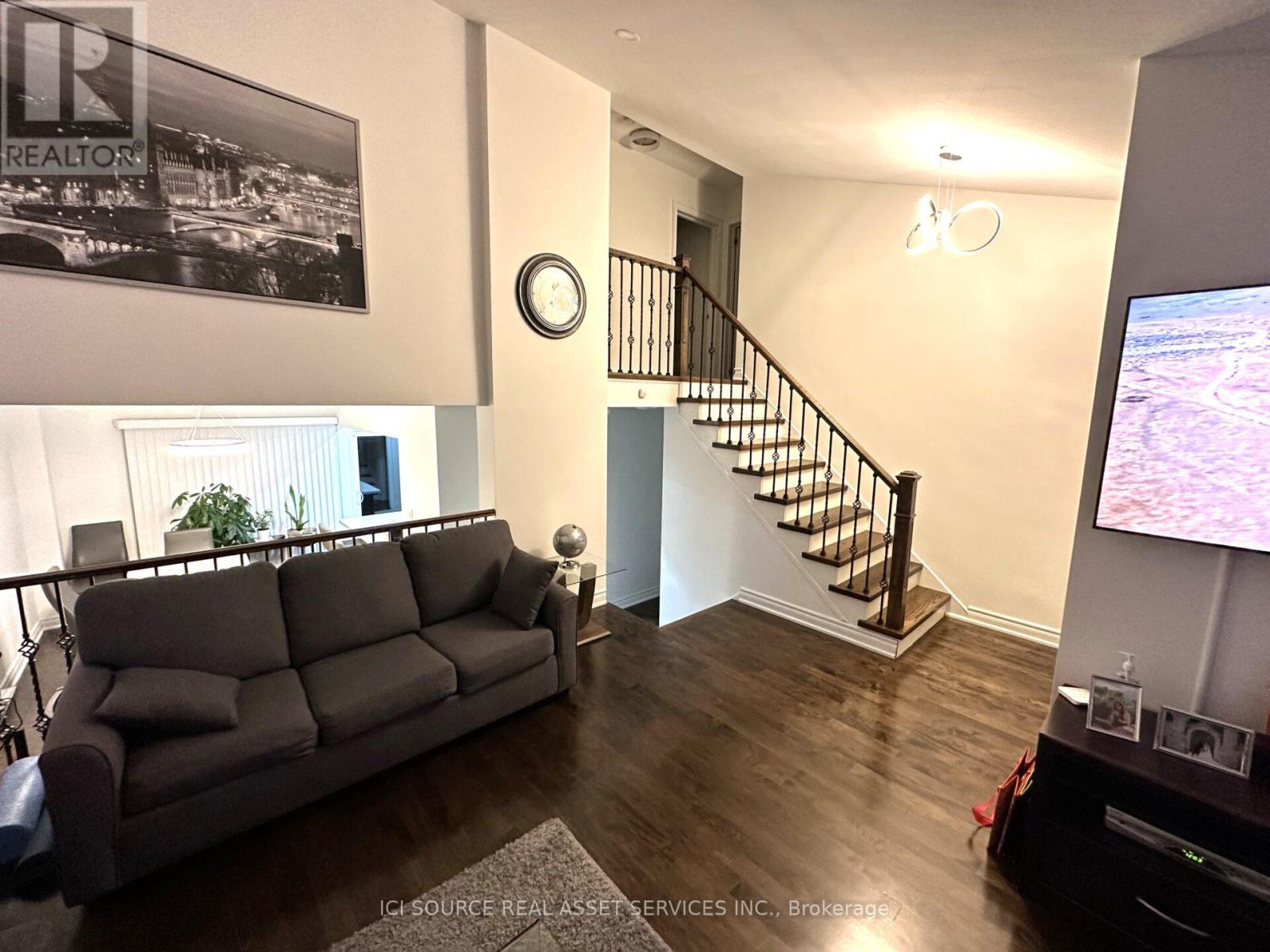 203 Three Valleys Drive, Toronto, Ontario  M3A 3L7 - Photo 5 - C13412916