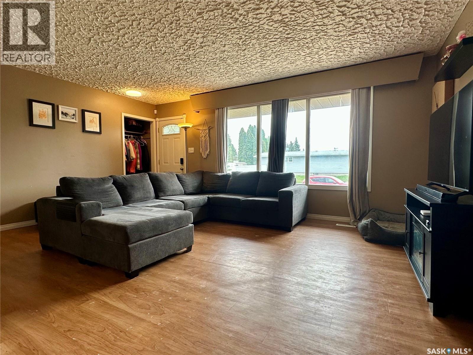 100 1st Street E, Warman, Saskatchewan  S0K 4S0 - Photo 2 - SK038590
