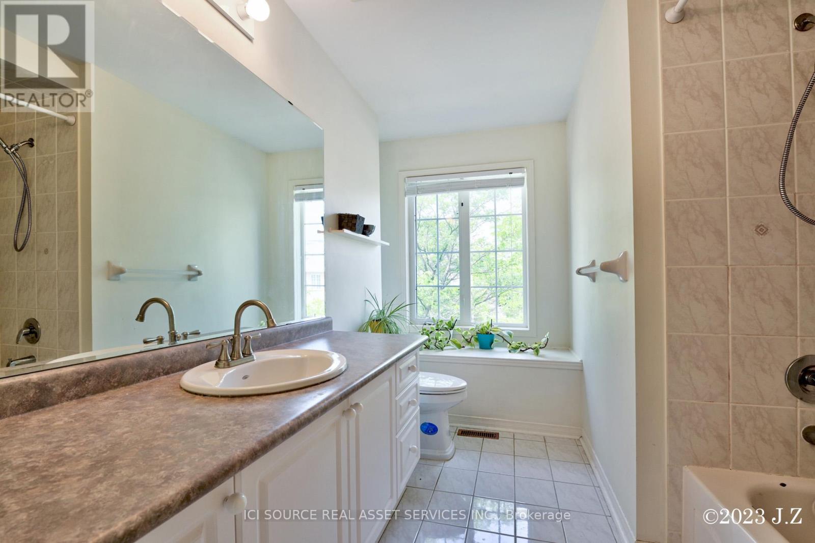 2 Waterton Crescent, Richmond Hill, Ontario  L4B 4L7 - Photo 22 - N13412894