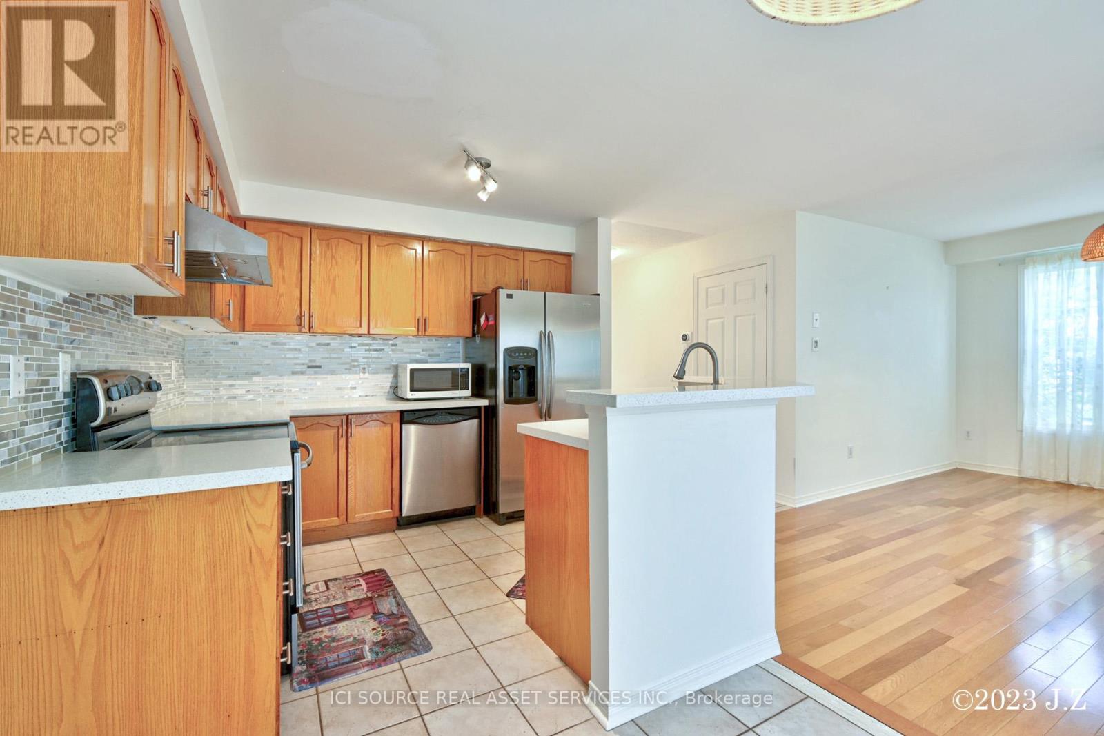 2 Waterton Crescent, Richmond Hill, Ontario  L4B 4L7 - Photo 7 - N13412894