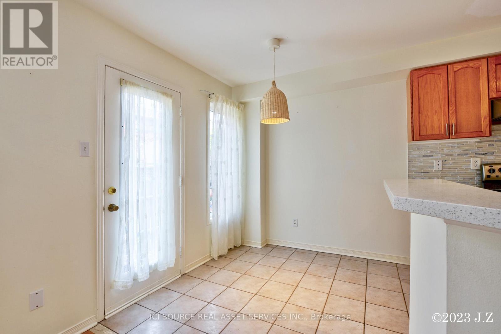 2 Waterton Crescent, Richmond Hill, Ontario  L4B 4L7 - Photo 8 - N13412894