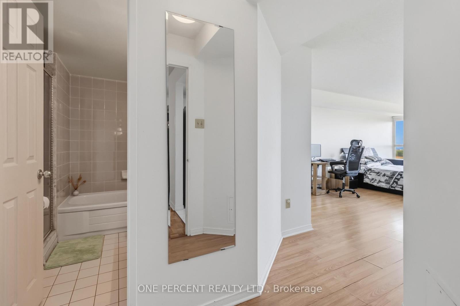 1002 - 400 Webb Drive, Mississauga, Ontario  L5B 3Z7 - Photo 20 - W13412886