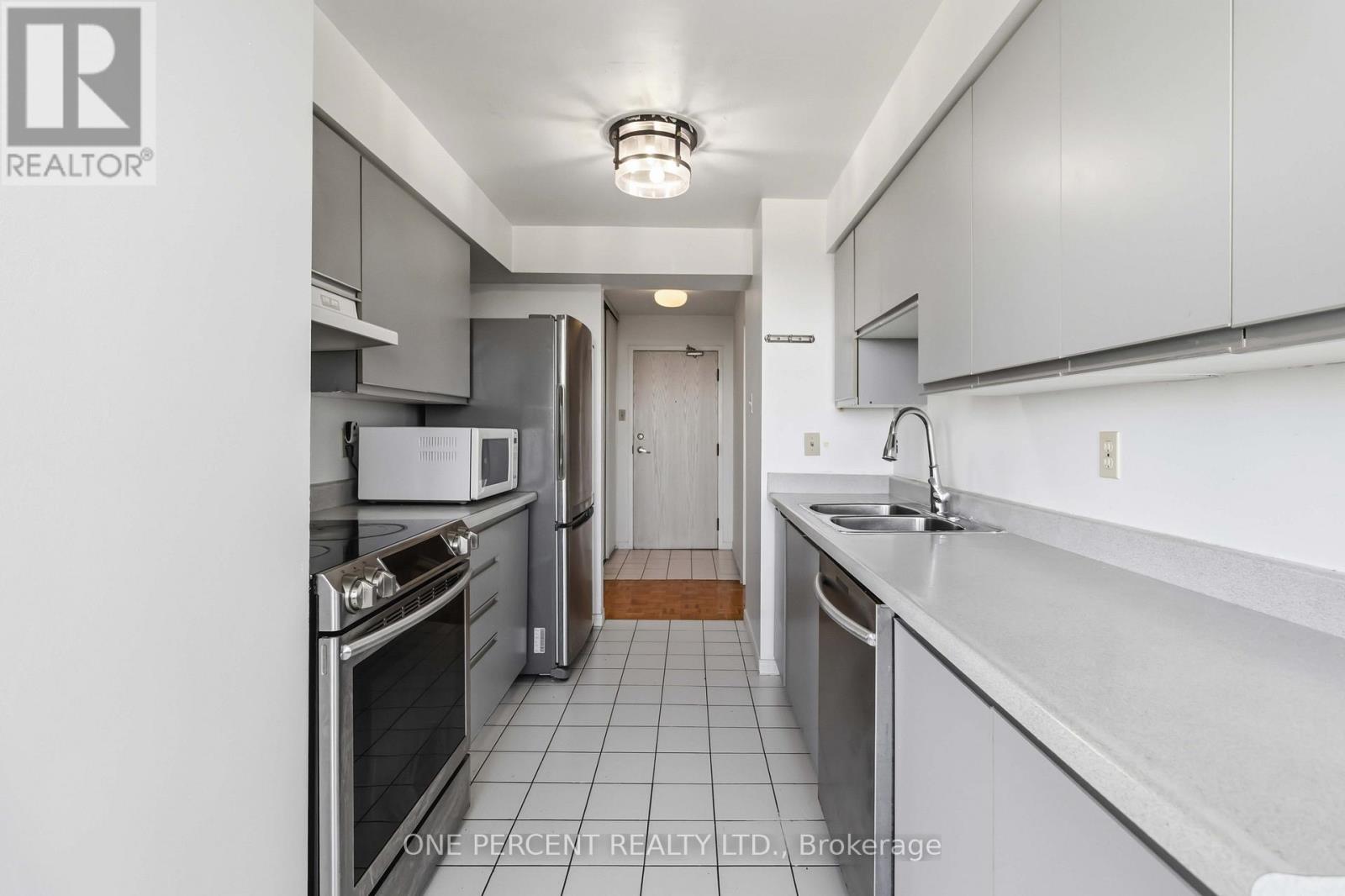 1002 - 400 Webb Drive, Mississauga, Ontario  L5B 3Z7 - Photo 6 - W13412886