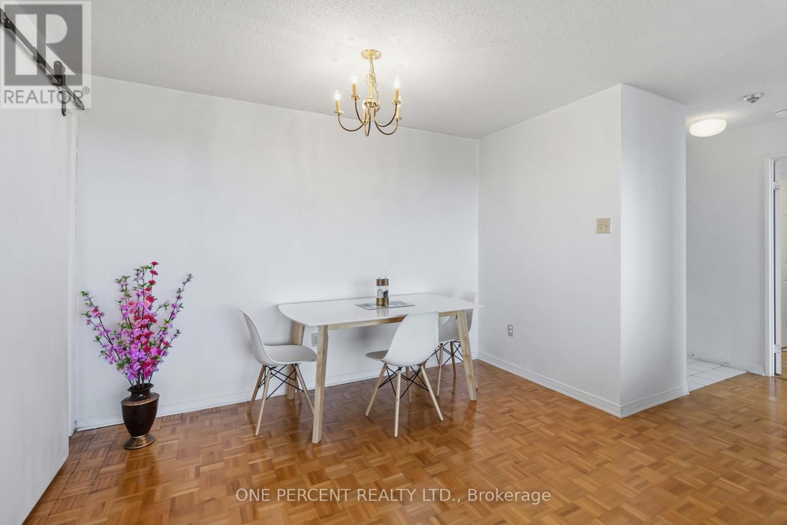 1002 - 400 Webb Drive, Mississauga, Ontario  L5B 3Z7 - Photo 9 - W13412886