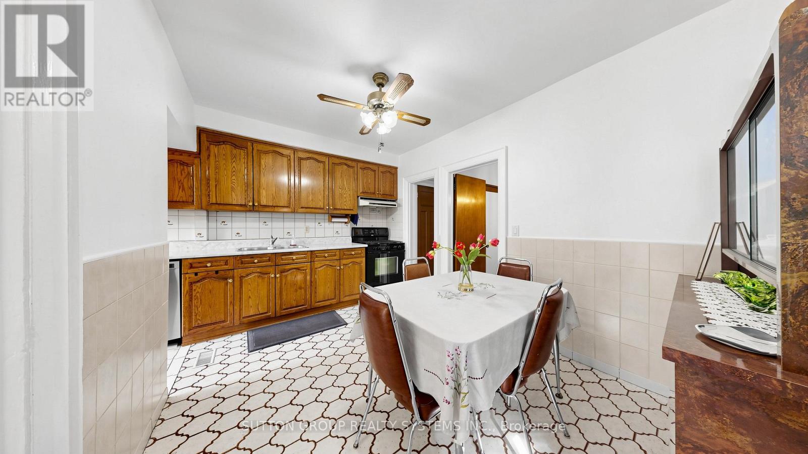 39 Exeter Street, Toronto, Ontario  M6N 1G3 - Photo 10 - W13412896