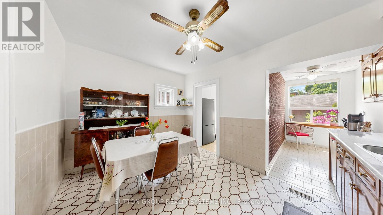 39 Exeter Street, Toronto, Ontario  M6N 1G3 - Photo 11 - W13412896