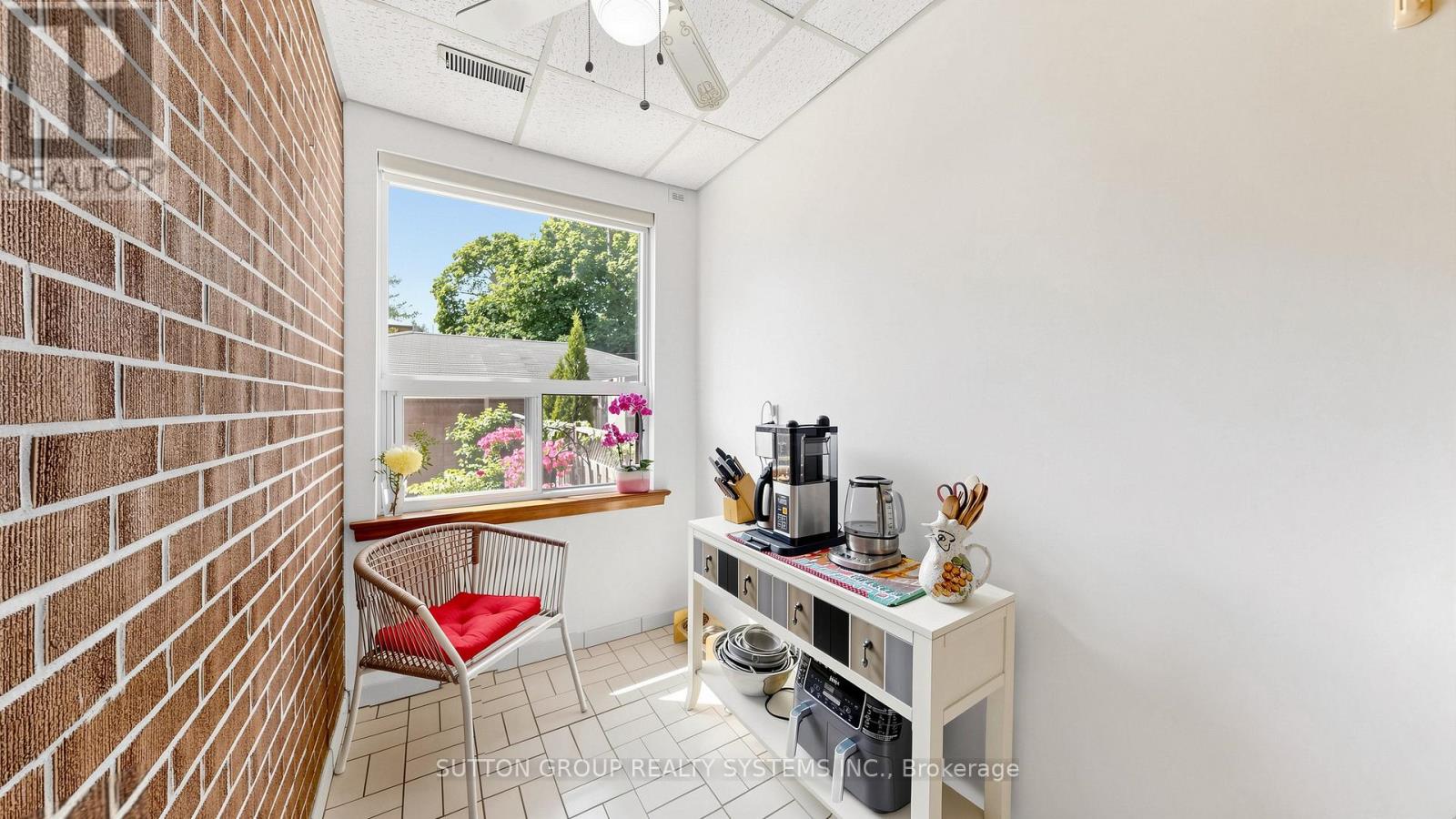 39 Exeter Street, Toronto, Ontario  M6N 1G3 - Photo 17 - W13412896