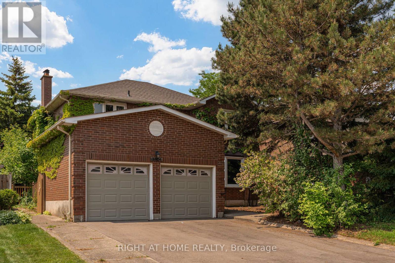 2056 MADDEN BOULEVARD, Oakville, Ontario