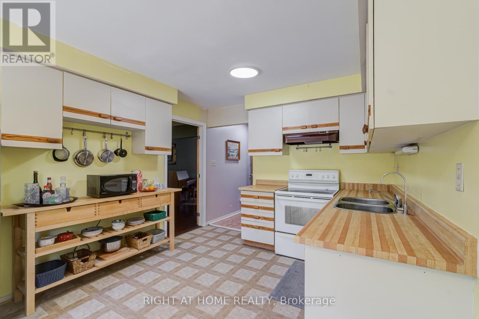 2056 Madden Boulevard, Oakville, Ontario  L6H 3L6 - Photo 12 - W13412918
