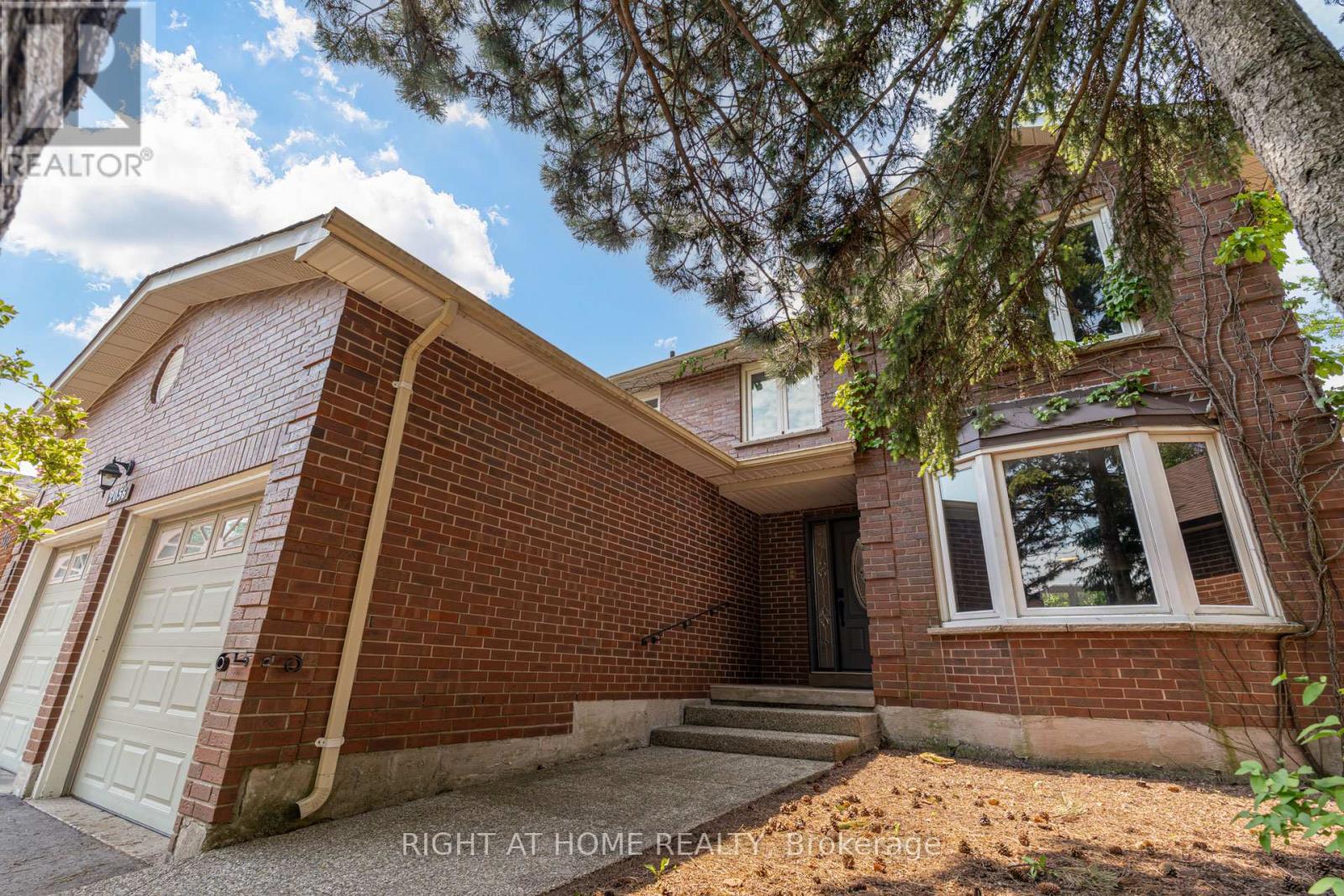 2056 Madden Boulevard, Oakville, Ontario  L6H 3L6 - Photo 2 - W13412918