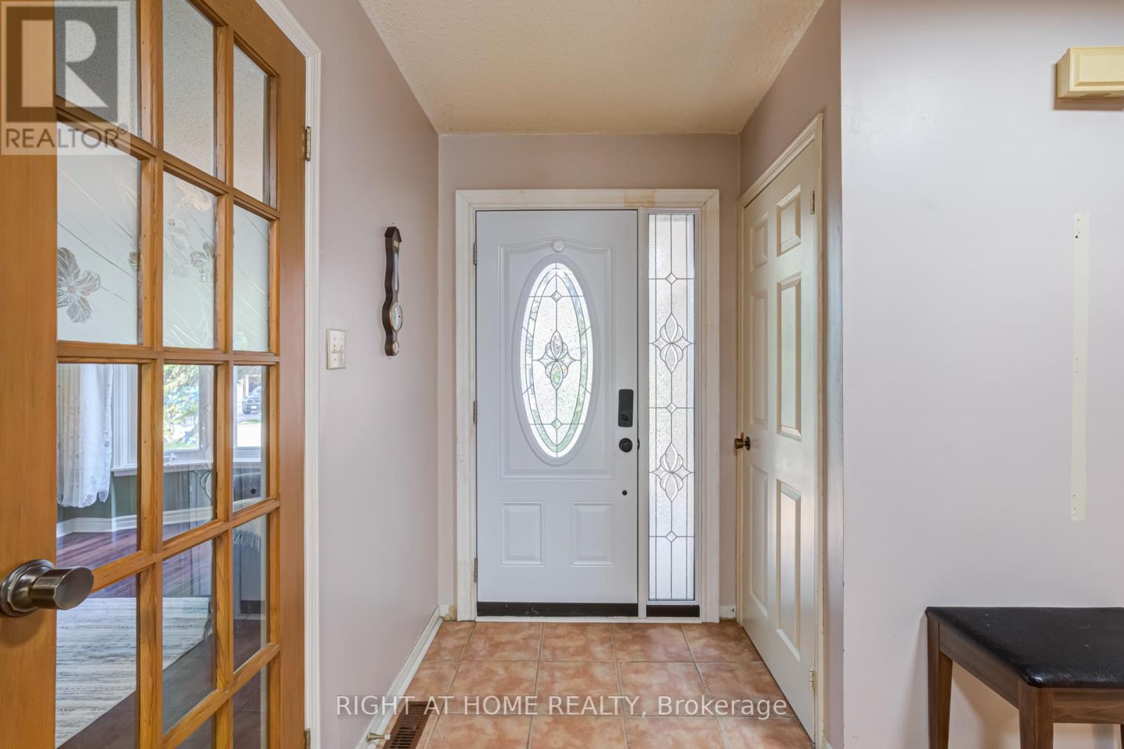 2056 Madden Boulevard, Oakville, Ontario  L6H 3L6 - Photo 4 - W13412918