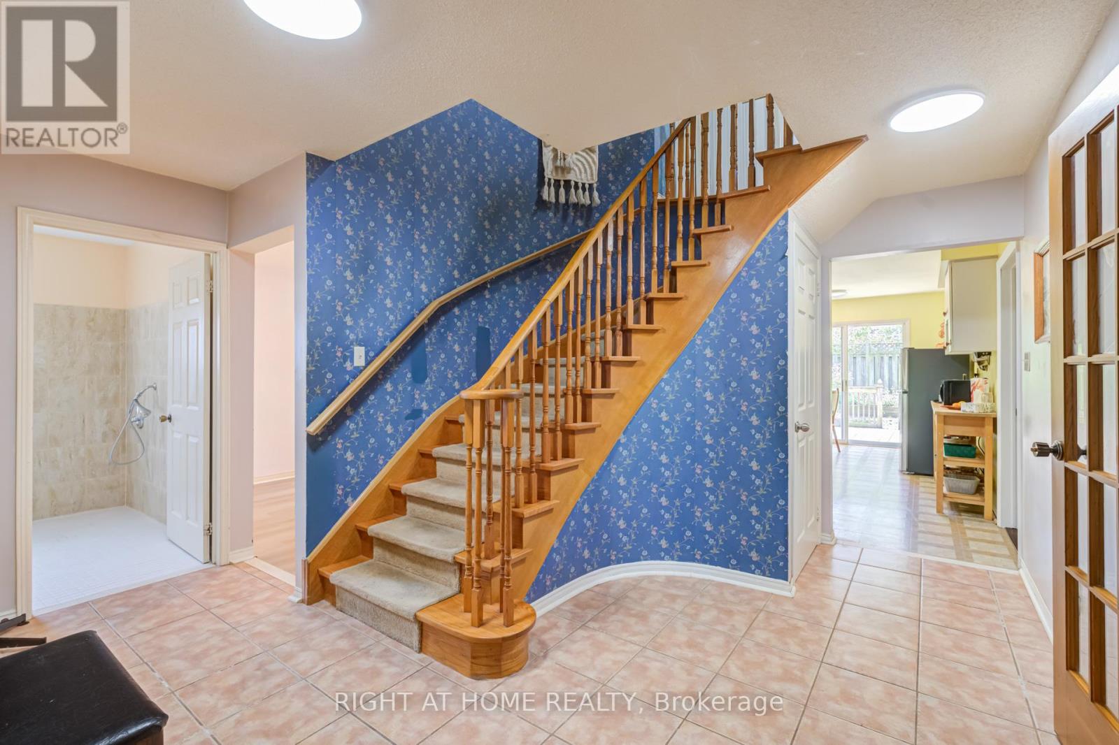 2056 Madden Boulevard, Oakville, Ontario  L6H 3L6 - Photo 5 - W13412918