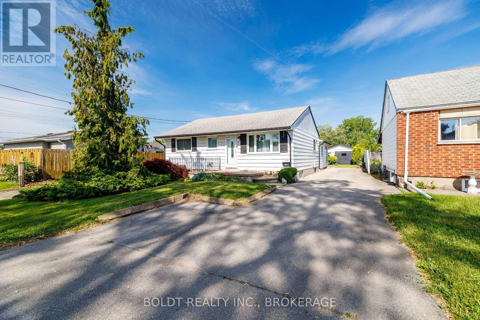 41 Ferndale Avenue, St. Catharines, Ontario  L2P 1V9 - Photo 2 - X13413010