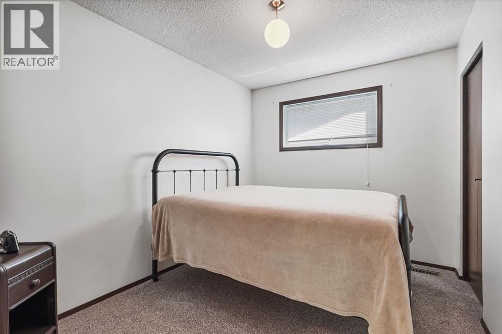 216 Bedient Street, Wrentham, Alberta  T0K 2P0 - Photo 15 - A2317077