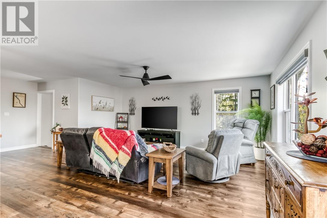 18 Edwin Street, Wahnapitae, Ontario  P0M 3C0 - Photo 8 - 2128377