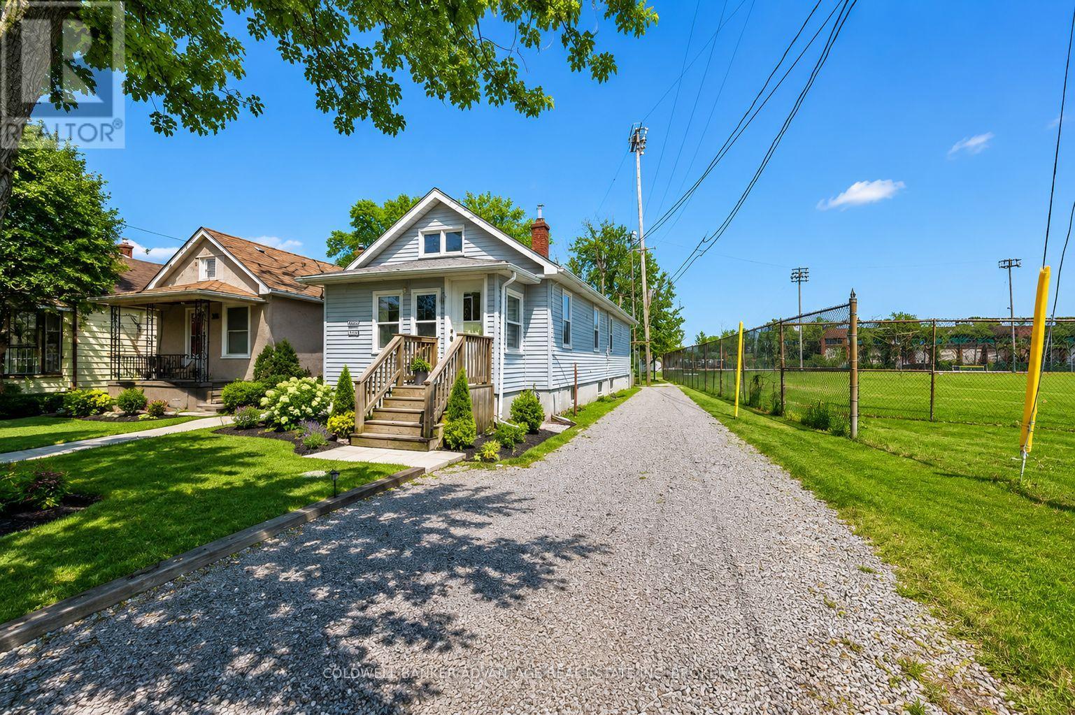 108 Burgar Street, Welland, Ontario  L3B 2S8 - Photo 3 - X13097742