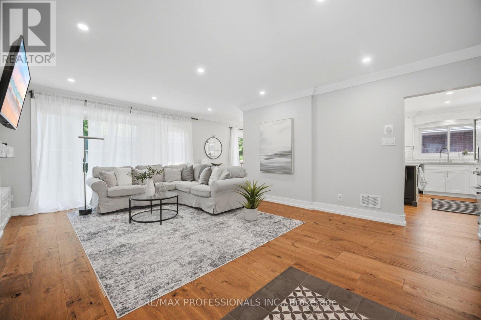 8 Markland Drive, Toronto, Ontario  M9C 1M7 - Photo 10 - W13412988
