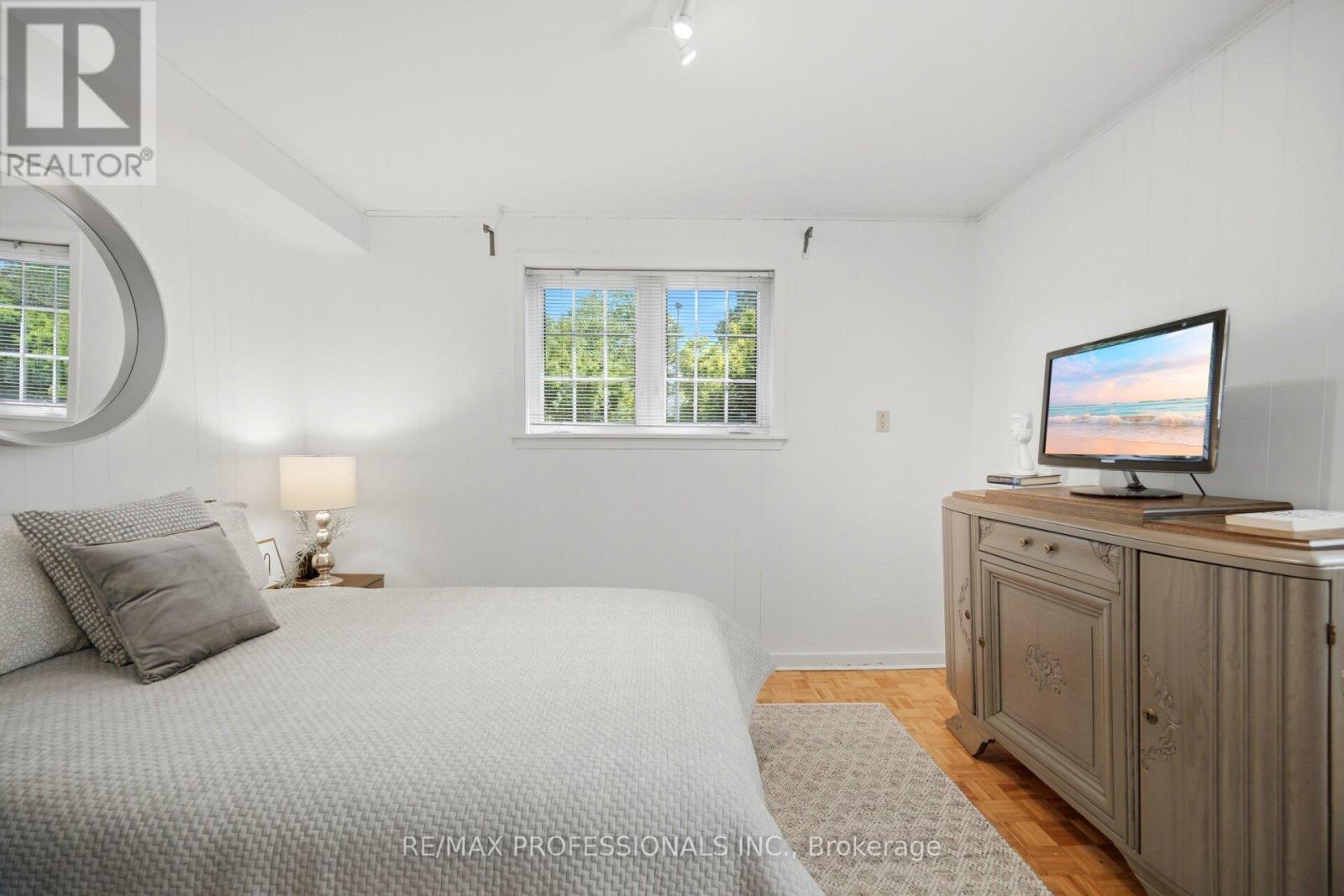 8 Markland Drive, Toronto, Ontario  M9C 1M7 - Photo 31 - W13412988