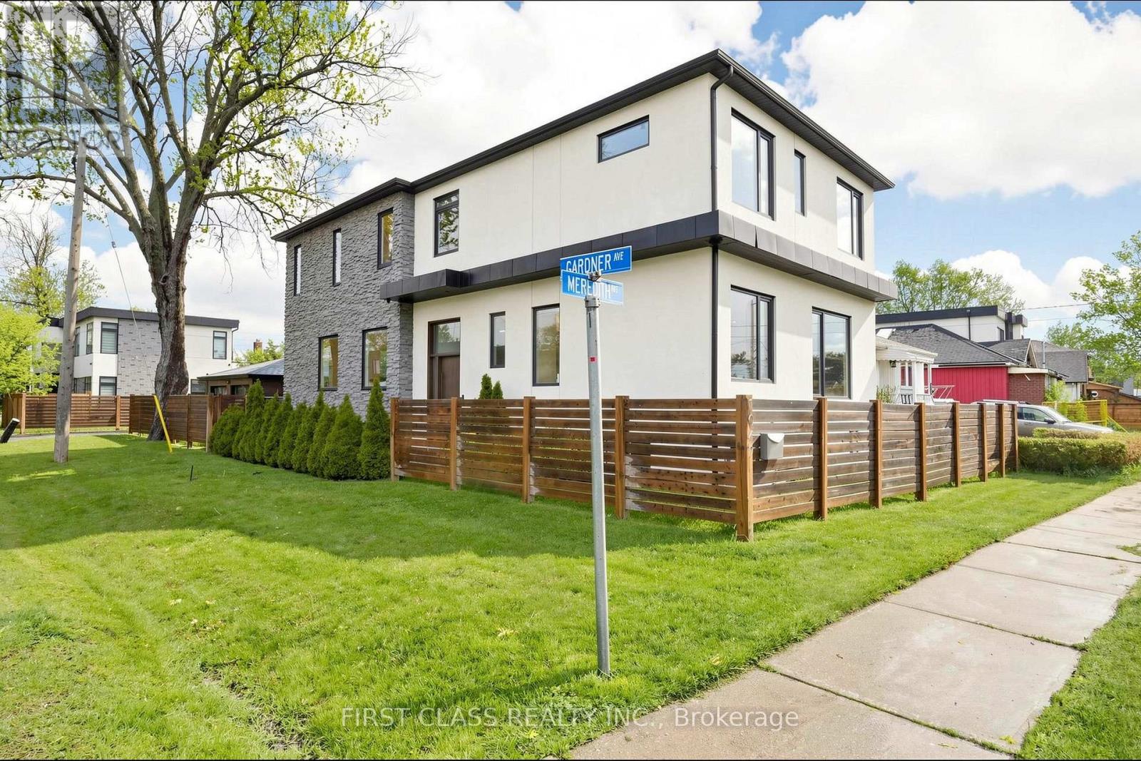 1047 MEREDITH AVENUE, Mississauga, Ontario